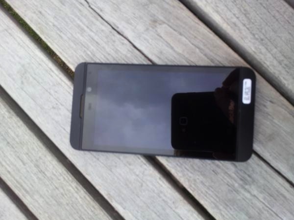Ist das ein Foto der BlackBerry 10 L-Series (London)?