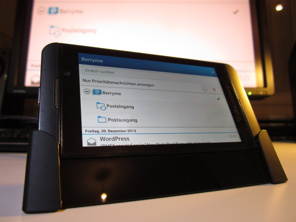 BlackBerry Z10 Multimedia-Dock hands-on